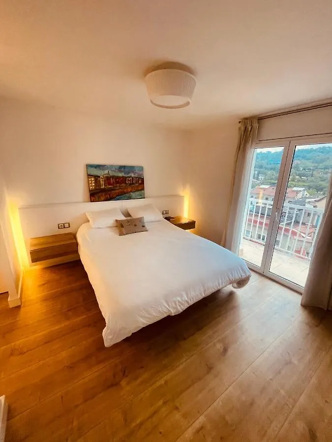 Stunning Penthouse Apartment Жирона