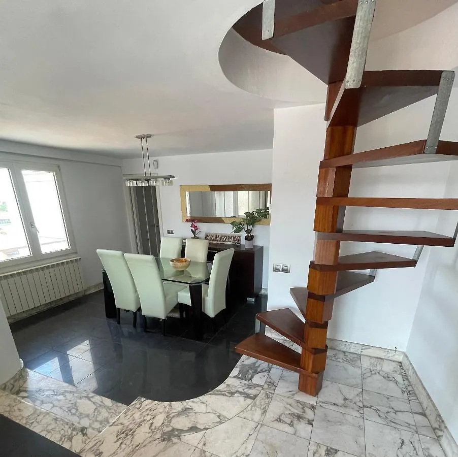 Stunning Penthouse Apartment Жирона